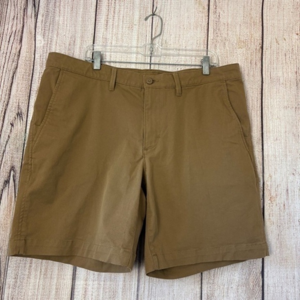 L.L bean Mens Chino Standard Fit Shorts size 38W